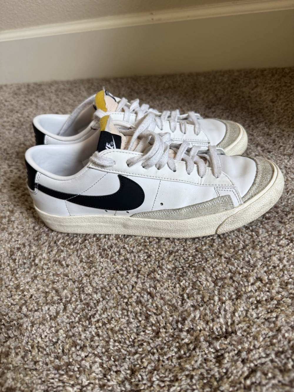 NIKE LOW TOP BLAZER